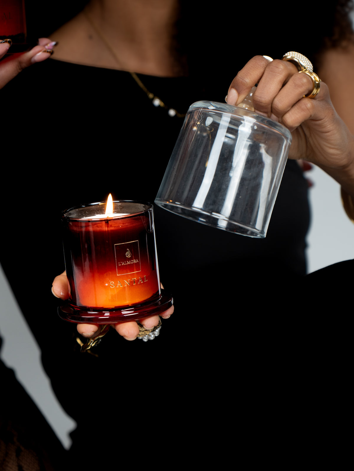 La bougie qui capture  le santal